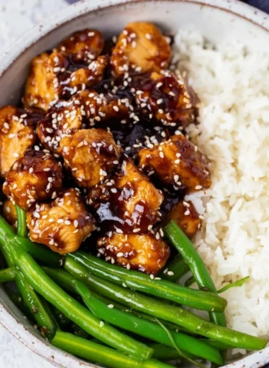 Delicious plate of easy and healthy sesame chicken with vibrant vegetables