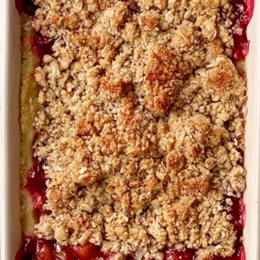 Delicious Classic Rhubarb Crumble Bars with a crispy topping and fruity filling