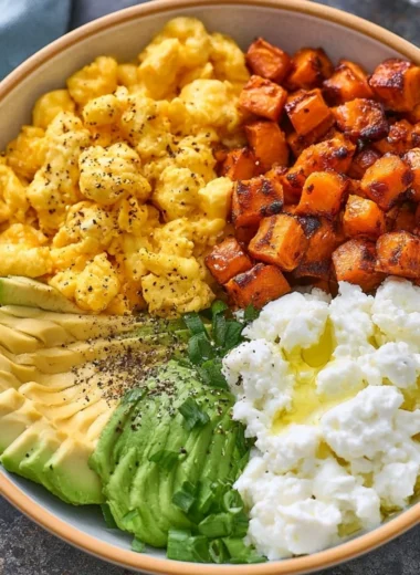 High-protein breakfast bowl with eggs, quinoa, and fresh vegetables