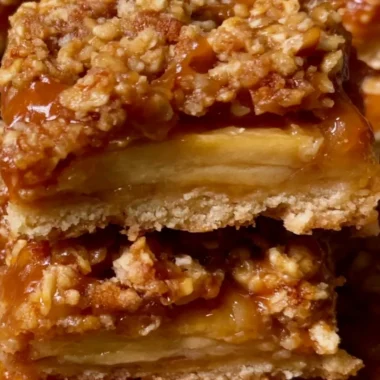 Delicious apple pie bars with cinnamon and fresh apple filling