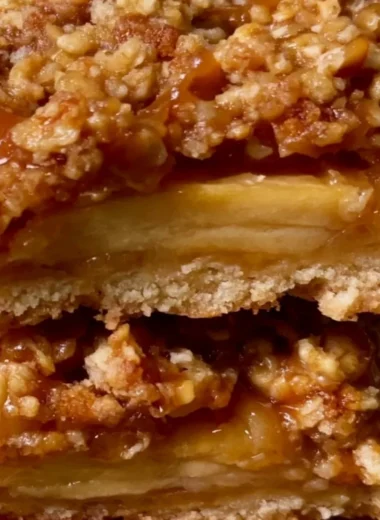 Delicious apple pie bars with cinnamon and fresh apple filling
