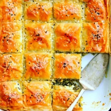 Delicious easy spinach pie with flaky crust and fresh ingredients.