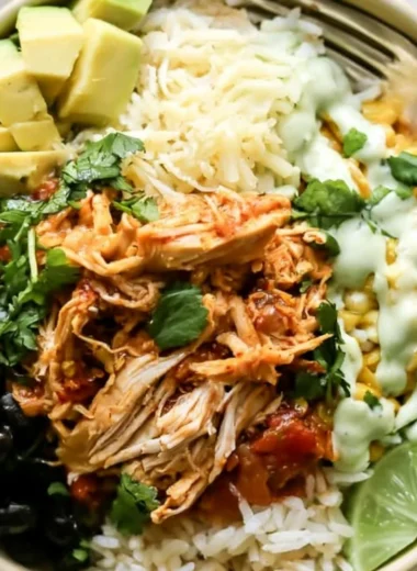 Delicious chicken burrito bowl filled with fresh ingredients and vibrant flavors.